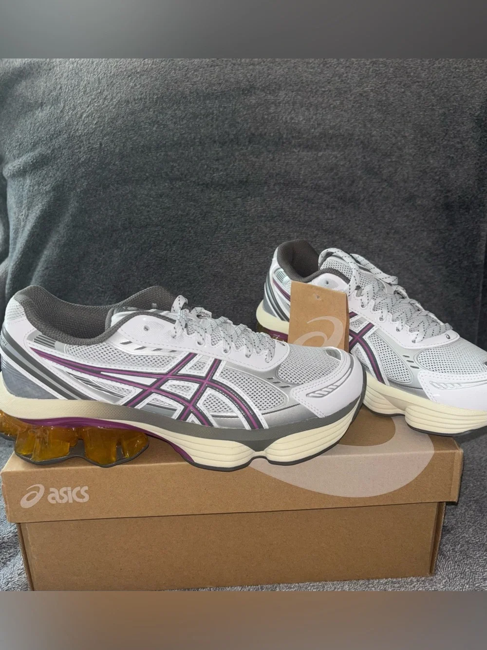 6.5 Women’s / 5 Men’s - ASICS Gel-Kinetic Fluent White/Truffle Grey NWT